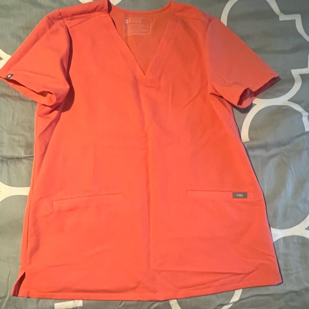 Figs scrub top